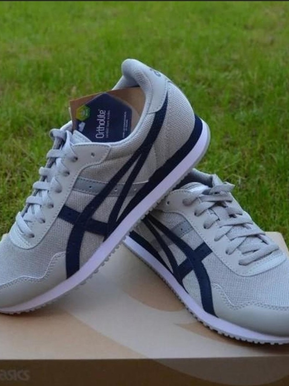 Light Gray Athletic Sneakers with Navy Accents - Lightweight Runner